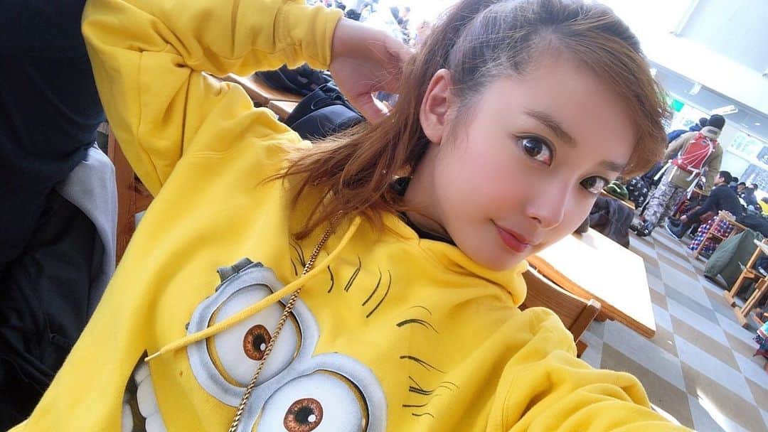 のインスタグラム：「本日もミニオンきて滑ってます🥰 #みにおん」