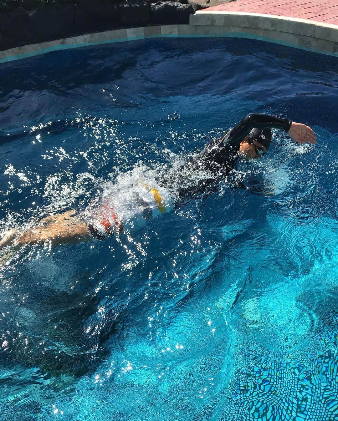 浜田雅功の旅日記さんのインスタグラム写真 - (浜田雅功の旅日記Instagram)「プールでの一連の流れ🏊‍♂️ いや、浜田さんクロールが上手いな‼️ #大阪チャンネル #レインボーホールズ #浜田雅功 #井本貴史 #堤太輝 #平井俊輔 #マサヨシ #岩橋良昌 #菊地浩輔 #瀬下豊 投稿者マサヨシ」1月19日 12時50分 - hamachankyuzitsu