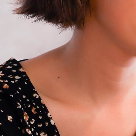 山名未紗のインスタグラム：「スカルプ・ジェル＆アクリル3D・色彩心理学を完全マスター﻿ ﻿  DMMオンラインサロン『NAIL VENUS』presents﻿ ﻿ 「山名未紗が教えるネイルアート3ヵ月講座」﻿ ﻿  2020年3月13日（金）からコンテンツ配信がスタート。﻿ ﻿ ■3ヶ月で“直感に頼らない”ネイルアートの技術と知識が身につく﻿ ﻿ ﻿ ＊オンラインサロン概要﻿ ﻿ ネイルアートの技術にはそれぞれ必ず「正解」があり、きちんとした基礎理論があります。単に今の自分の感覚に頼ってそうした理論をおろそかにしてしまうと、ネイリストとしてこれからのステップアップが難しくなると思います。私はこの3ヵ月間の講座でネイルアートの「正解」をわかりやすく、ストレートにお伝えしていこうと思っています。スカルプやジェルの技術からネイルの色彩にまつわる知識まで、ネイリストが本当に知りたかったこと／知っておくべきことをこの3ヵ月間の講座にすべて詰め込みました。初級者の方からもう一度基礎を学びたい上級者の方まで、毎週お届けするレッスン動画で幅広く学んでいただけます。﻿ ﻿ https://lounge.dmm.com/detail/2302/ 「詳しくはこのURLまたはプロフィールのURLからアクセスしてみてください」 ﻿ ﻿  #DMMオンラインサロン﻿ ♯ネイルアートレッスン﻿ ♯スカルプ講座﻿ ♯ジェルネイル講座﻿ ♯アクリル3D講座﻿ ♯山名未紗﻿ ♯3Dパーツ﻿ ♯色彩学﻿ ♯ネイル色彩学﻿ ♯nailvenus﻿」