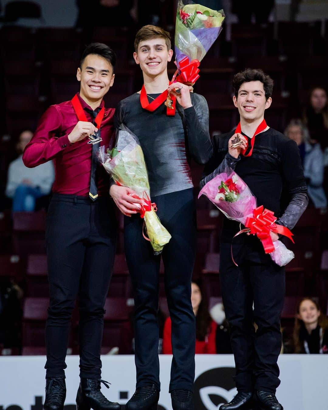 Skate Canadaさんのインスタグラム写真 - (Skate CanadaInstagram)「Senior women, ice dance, pair and men medallists / Les médaillés des femmes, de danse sur glace, patinage en couple et hommes senior  #CTNats20 #CreatingHistory #Créerlhistoire 📷 @danielleearlphotography」1月19日 13時13分 - skate_canada