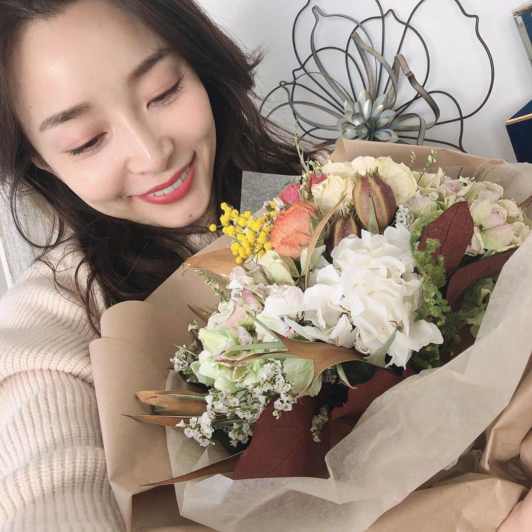 佐々木あさひのインスタグラム：「自分のために頼んでいたお花が届いた💐 可愛い可愛い。 . . #ハーフドライフラワー #ドライフラワー」