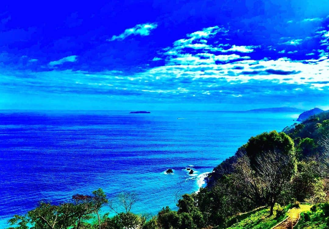 磯村洋祐のインスタグラム：「空高く 海透き通る 良い天気 #海#山#空 #好き」