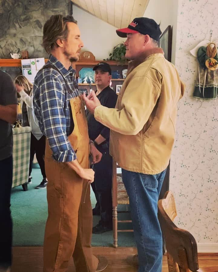 レイク・ベルのインスタグラム：「Love is in the air. THIS TUESDAY @blessthismesstv IS BACK. Directed by @lennonparham ❤️」
