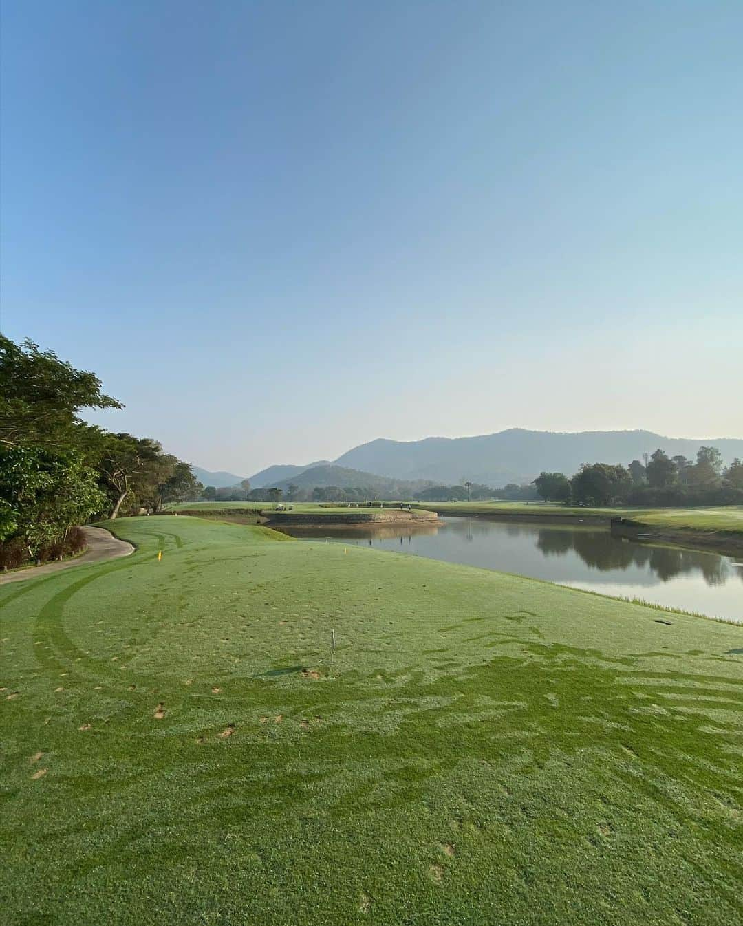 ジェイ・ボスロイドさんのインスタグラム写真 - (ジェイ・ボスロイドInstagram)「Today we had a day off so I went and played @alpinegolfresort in Thailand, what a beautiful course!  After football this is my second love!! 🏌🏽‍♂️ #alpinegolfresortchiangmai#adidas#adidasgolf#taylormade」1月19日 13時48分 - jaybothroyd