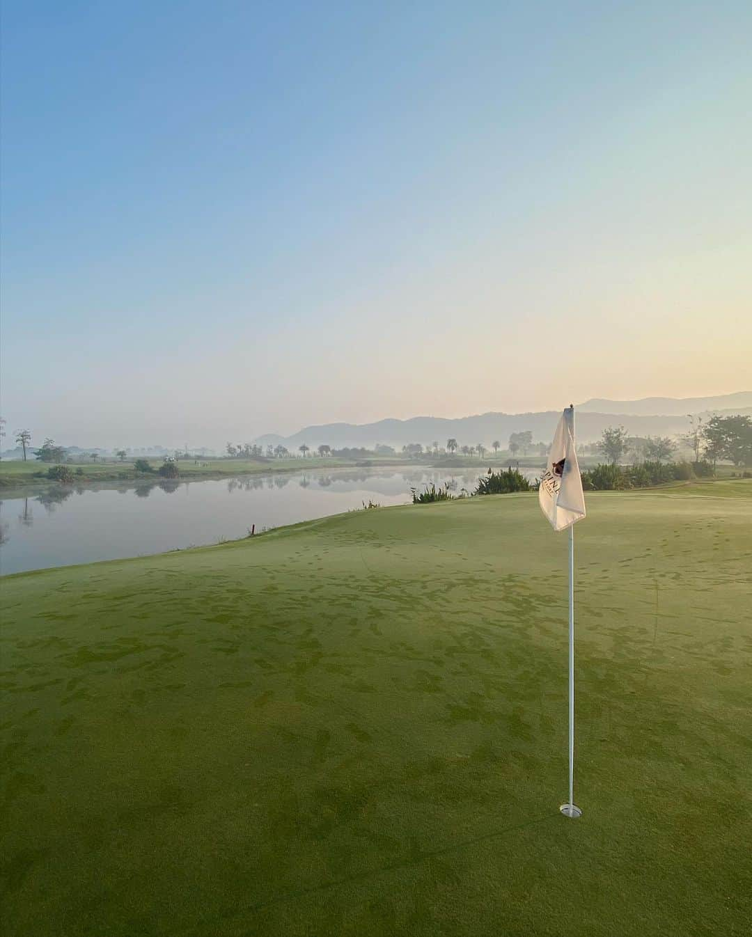 ジェイ・ボスロイドさんのインスタグラム写真 - (ジェイ・ボスロイドInstagram)「Today we had a day off so I went and played @alpinegolfresort in Thailand, what a beautiful course!  After football this is my second love!! 🏌🏽‍♂️ #alpinegolfresortchiangmai#adidas#adidasgolf#taylormade」1月19日 13時48分 - jaybothroyd