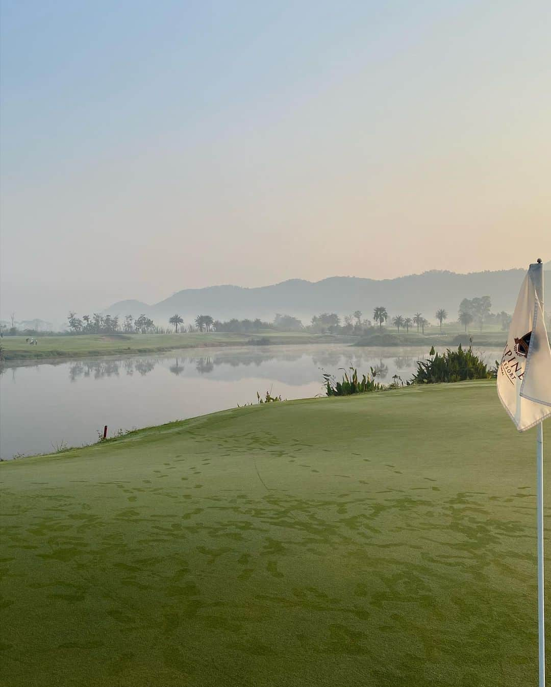 ジェイ・ボスロイドさんのインスタグラム写真 - (ジェイ・ボスロイドInstagram)「Today we had a day off so I went and played @alpinegolfresort in Thailand, what a beautiful course!  After football this is my second love!! 🏌🏽‍♂️ #alpinegolfresortchiangmai#adidas#adidasgolf#taylormade」1月19日 13時48分 - jaybothroyd