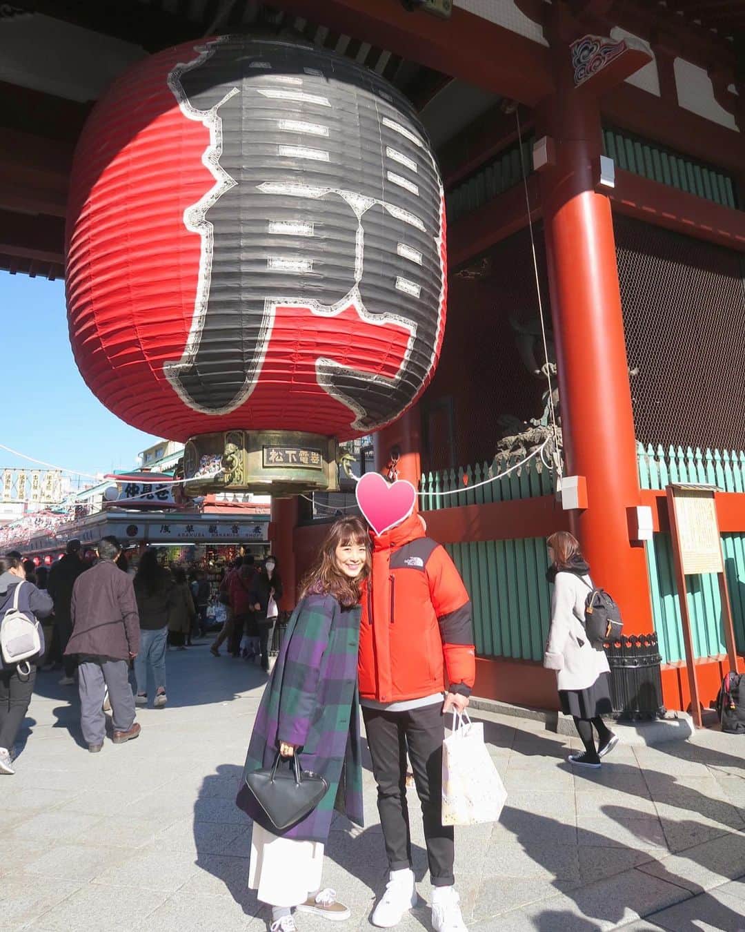 Mai Wakimizuさんのインスタグラム写真 - (Mai WakimizuInstagram)「雲一つない青空のなか、10年ぶり？の浅草にておのぼりさんショット♡この後lunchだったので食べ歩きは我慢。お土産は亀十のどら焼き並びました＼(^o^)／帰りの新幹線で食べるのが今から楽しみ♡笑 #浅草#浅草寺#東京#tokyo」1月19日 14時00分 - wakkin__m