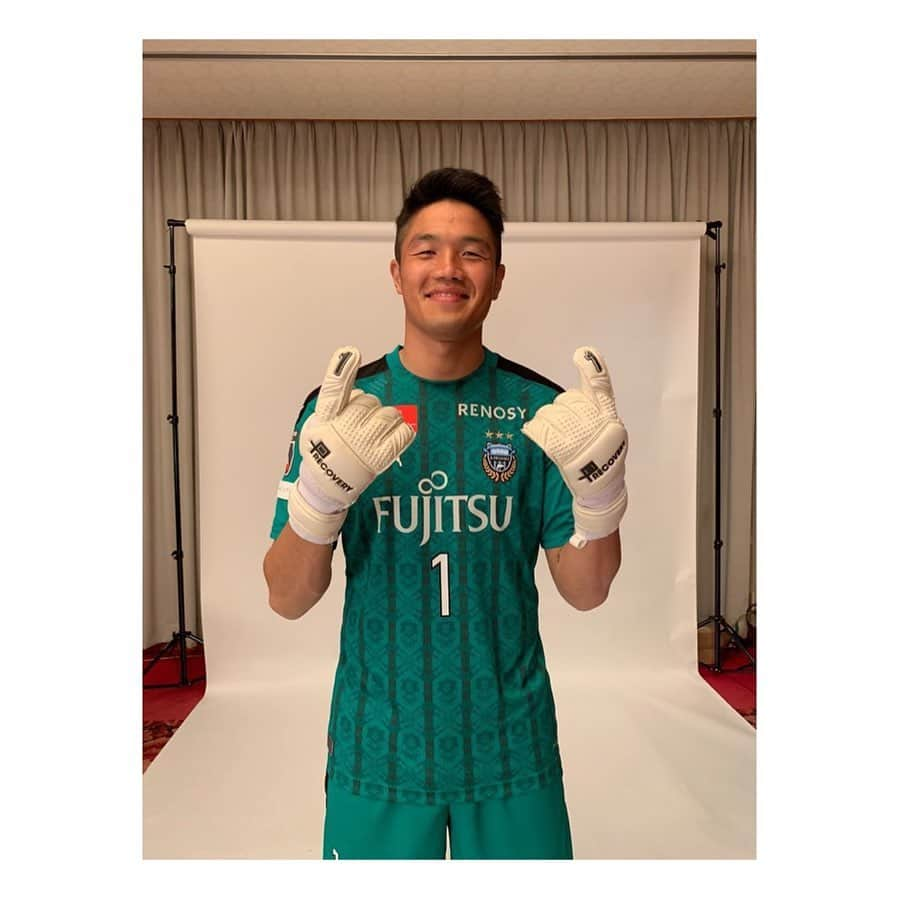 チョン・ソンリョンさんのインスタグラム写真 - (チョン・ソンリョンInstagram)「☝️👆⚽️🐬🧤💙」1月19日 14時14分 - jung.sung.ryong