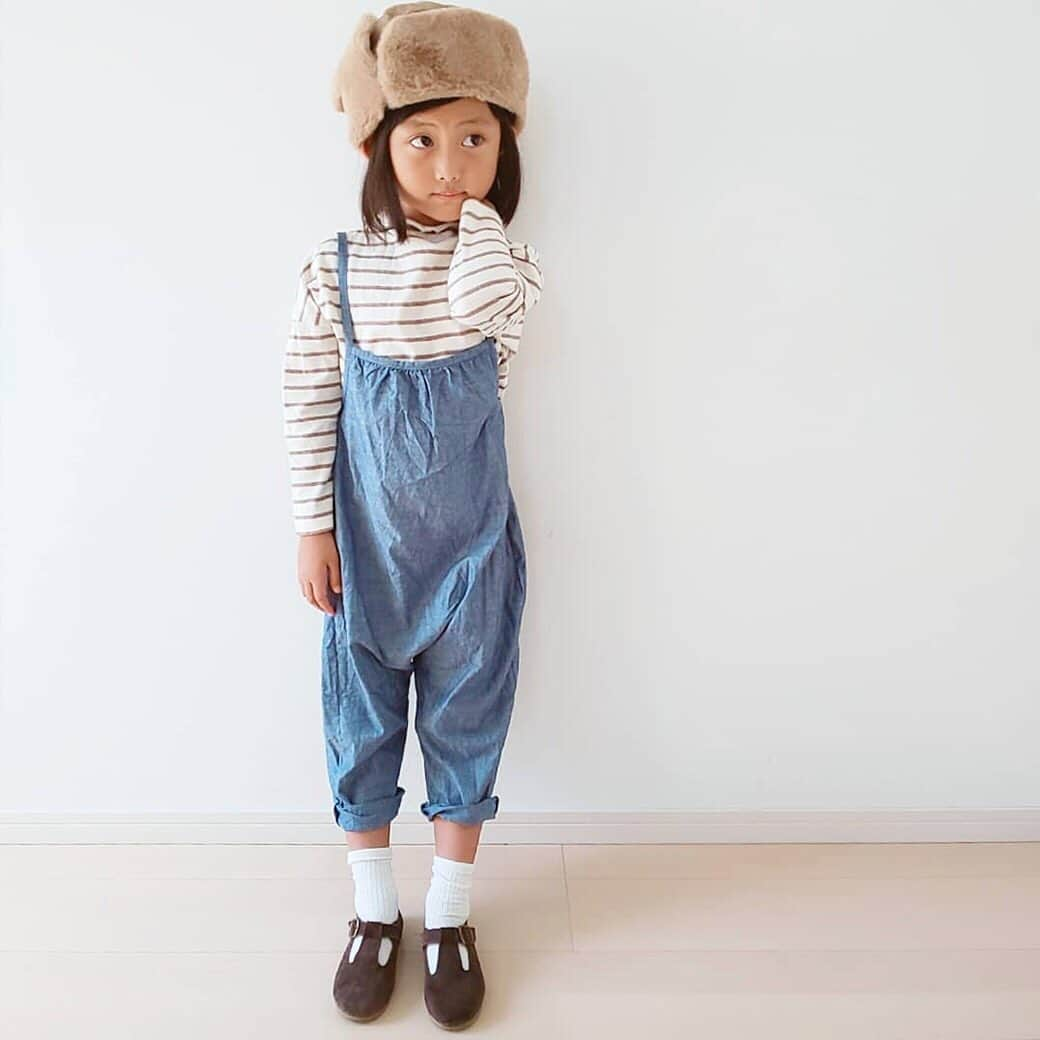 かわいいベビー服・子供服Babychuさんのインスタグラム写真 - (かわいいベビー服・子供服BabychuInstagram)「【着せるだけでオシャレ見え😍サルエルサロペット】 . 男の子にも女の子にも👍きょうだいお揃い、男女お揃いでも大人気👑 . べびちゅでしか買えない❣️ オリジナル🌈サルエルサロペット/ダンガリーネイビー🌈 . ぷっくりとしたおしりのシルエットがたまらない😍 着せるだけでオシャレになれちゃうサロペット✨ . パパ&ママも大好き「ダンガリーネイビー」👖 家族でリンクしやすいカラーがGOOD😽 . サルエルサロペットがまだ履けない女の子ベビーなら、同じカラーのダンガリーネイビーのフリルパンツでリンクコーデすると可愛いんです💕 . 数量わずかにつき、今すぐGETしてくださいねっ💨💨💨 . . プロフィール欄のURLから、べびちゅHPへGO💨 . . #べびちゅオリジナル #ループス #loops #ループスコーデ #サロペット #サルエル #べびちゅサロペ #べびちゅ #babychu #ig_kidsphoto #ig_babyphoto #かわいい #子供服 #ベビー服 #親バカ部 #女の子 #男の子 #娘 #息子 #赤ちゃん #ベビーコーデ #キッズコーデ #ベビーファッション #キッズファッション #出産祝い #baby #babychujp」1月19日 14時15分 - babychu2014