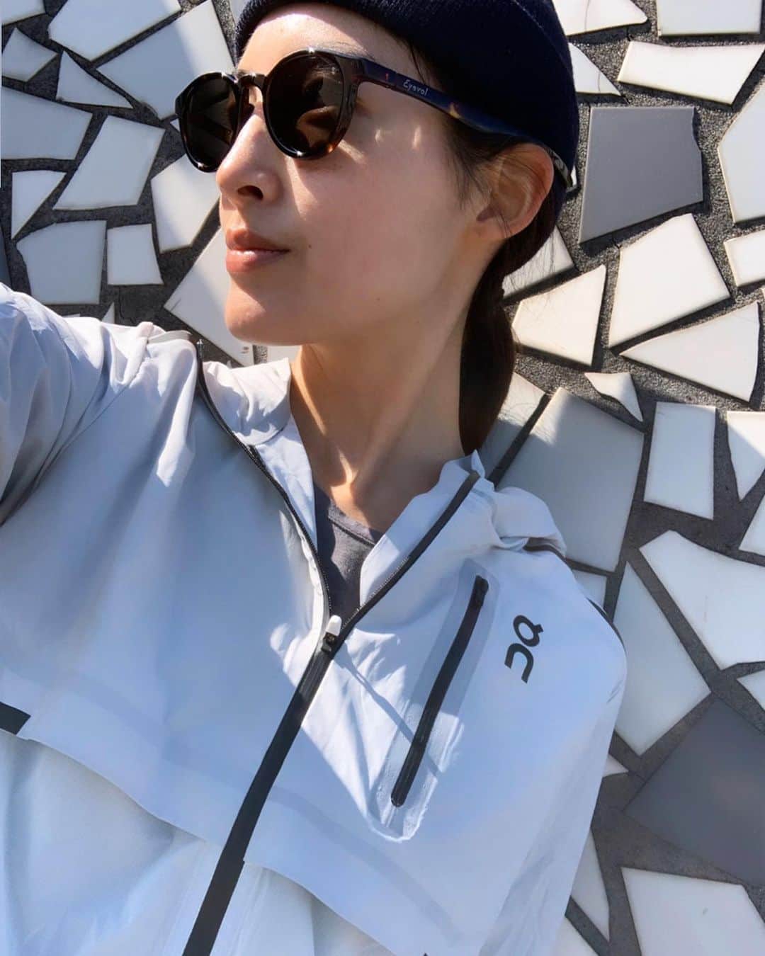 大杉亜依里さんのインスタグラム写真 - (大杉亜依里Instagram)「いつも、着るときの気分でウエアを決めています。 ウエア、たまたま壁と同じ色味だった😙﻿ 履いたのは #Cloudswift ﻿ これもこの日の気分♩﻿ ﻿ #TokyoIsOn #running #ランニング #走るひと JAPAN #runlife #42195 #runningtime  #enjoyrunning #onrunning #onfriends #suunto #suunto5 #eyevol #eyevol_run」1月19日 14時20分 - osugiairi_official