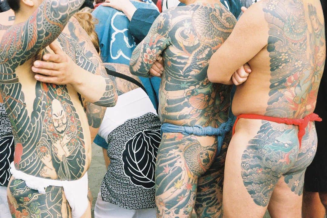 東京DANDYのインスタグラム：「Celebrating the lunar new year on the beaches of Kanagawa. As well as my disposable camera digital/dandy/nightlife images, I've also been taking photos with film cameras on travels throughout Japan over the past few years. This forms another body of work I am editing now. #35mm #analogphotography #lunarnewyear #tattoo #japanesetattoo #irezumi #入れ墨 #newmoon #newmoonritual #tradition」