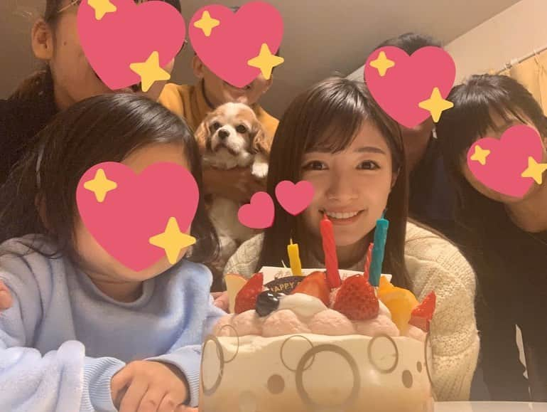 竹村美緒さんのインスタグラム写真 - (竹村美緒Instagram)「. . 朝起きたらお誕生日メッセージが沢山届いていて、びっくりしました☺️ 家族、友達、事務所、応援してくれる皆さん、沢山の優しさに支えられた一年。  次は私の方が皆んなを支えられるように。 31歳は頂いた愛情をしっかりお返しする１年にしたいです。  お父さん・お母さん、 ありがとう🍀 . . . .」1月19日 14時23分 - takemuramio