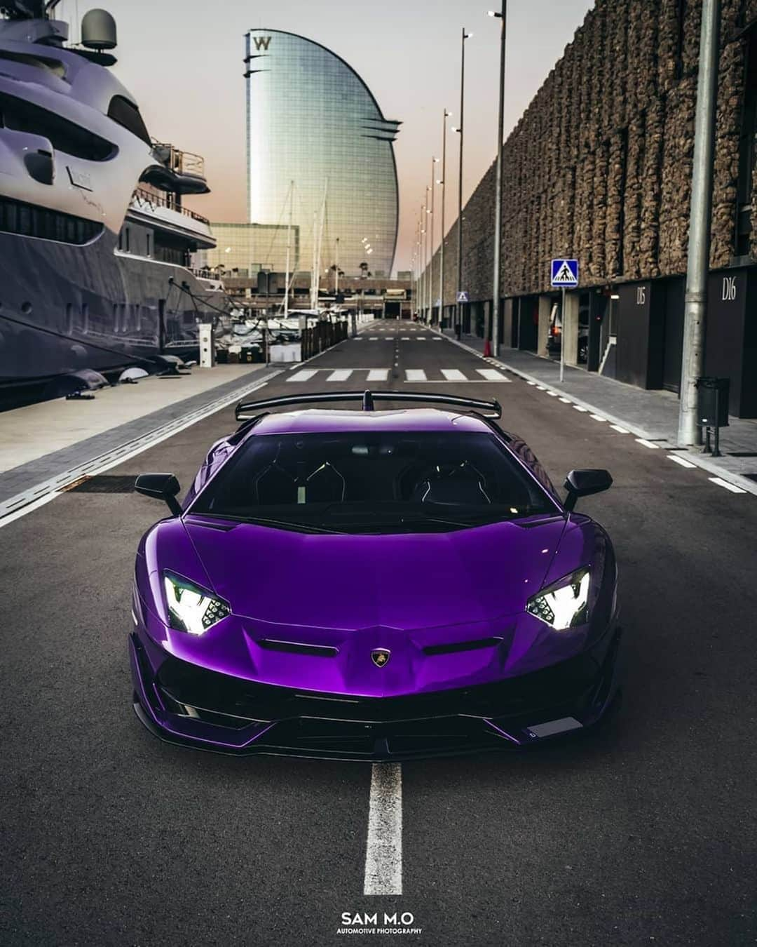 CARLiFESTYLEさんのインスタグラム写真 - (CARLiFESTYLEInstagram)「Purple Aventador SVJ 👍🏼or👎🏼? Photo by @samm.o | @marccars1 #carlifestyle」1月19日 14時30分 - carlifestyle