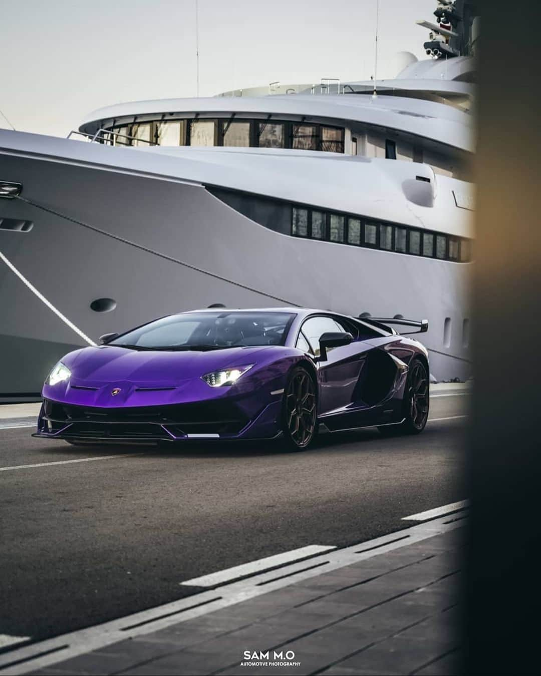 CARLiFESTYLEさんのインスタグラム写真 - (CARLiFESTYLEInstagram)「Purple Aventador SVJ 👍🏼or👎🏼? Photo by @samm.o | @marccars1 #carlifestyle」1月19日 14時30分 - carlifestyle