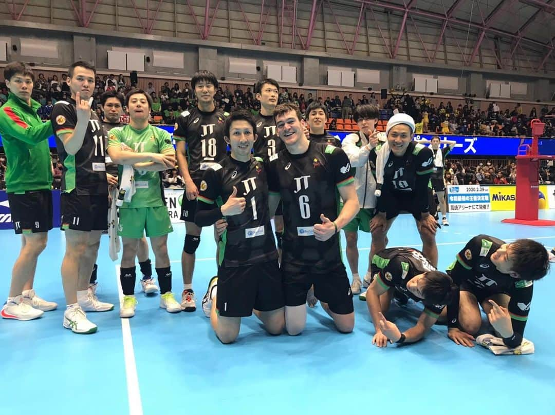 小野寺太志さんのインスタグラム写真 - (小野寺太志Instagram)「… vs Blazers 3-0 WIN !!! 沖縄良いところでした😌 次は旅行で来ます🦦 試合後ファンの皆さまに対応できず すみませんでした🙇‍♂️ #0119 #16勝目 #jtthunders #JTサンダーズ広島 #Vリーグはバレーだよ」1月19日 14時37分 - taishi.o