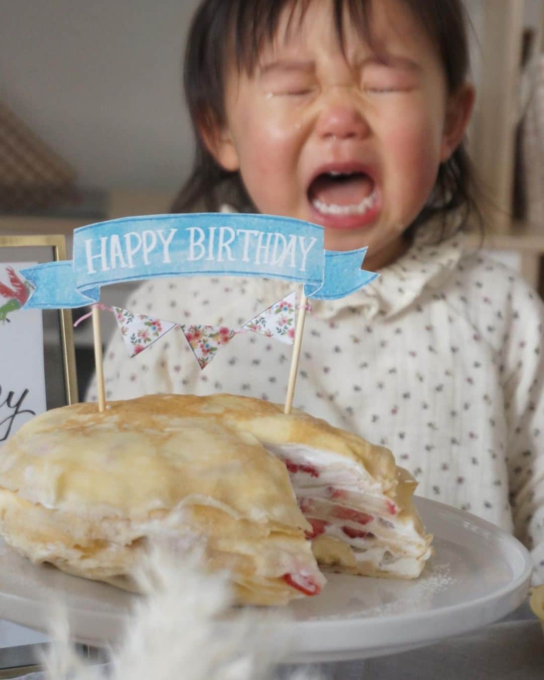 鈴木あすなさんのインスタグラム写真 - (鈴木あすなInstagram)「お誕生日おめでとう🧒💕 . #2歳誕生日 #ケーキ切ったら怒った#食いしん坊すぎる#給食費倍払わないと#ダイエットは明日から」1月19日 14時41分 - asunasuzuki
