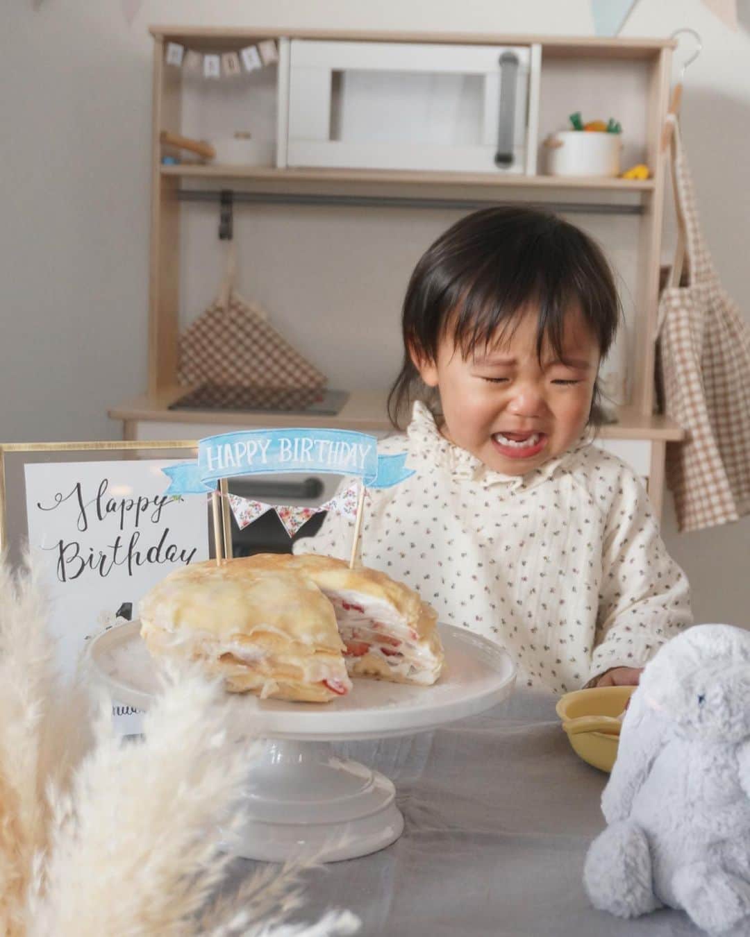 鈴木あすなさんのインスタグラム写真 - (鈴木あすなInstagram)「お誕生日おめでとう🧒💕 . #2歳誕生日 #ケーキ切ったら怒った#食いしん坊すぎる#給食費倍払わないと#ダイエットは明日から」1月19日 14時41分 - asunasuzuki