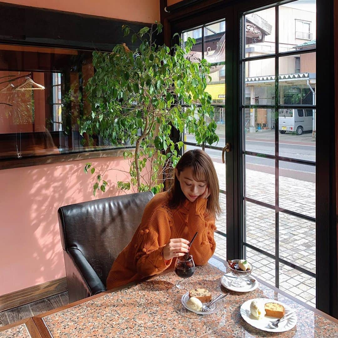 karen okajimaさんのインスタグラム写真 - (karen okajimaInstagram)「ㅤㅤㅤ  今日のランチは澁いさんへ✨  松代町の歴史ある旅館「松栄館」を買い取り、 まつだいカールベンクスハウスとして 生まれ変わった家で、2階が事務所なんだけど 1階はカフェになってるの〜っ💓  古民家の雰囲気やドイツ製薪ストーブの 使い心地を体験できる素敵なカフェ☕  キッシュとオープンサンドが美味しすぎた💓 デザートも美味しかった〜🥰 ここの水出しコーヒーは1秒に1滴づつ 落ちるから1杯作るのに8時間かかるんだって！ めちゃくちゃ美味しい珈琲でした☕️ ㅤㅤㅤ  カフェ営業時間：１１時～１６時 （ラストオーダーはお食事１５時、ドリンク１５時半）  新潟県十日町市松代２０７４-１ お問い合わせ ０２５－５９４－７９４４  ㅤㅤㅤ  #古民家 #古民家カフェ #カフェ #café #十日町  #新潟観光 #ガストロノミー　#新潟ガストロノミー #食景色 #日本海美食旅 #女子旅 #女子旅行 #新潟 #冬休み #バケーション #pr #岡島かれん #おかじ旅行記」1月19日 20時42分 - karenokajima0318