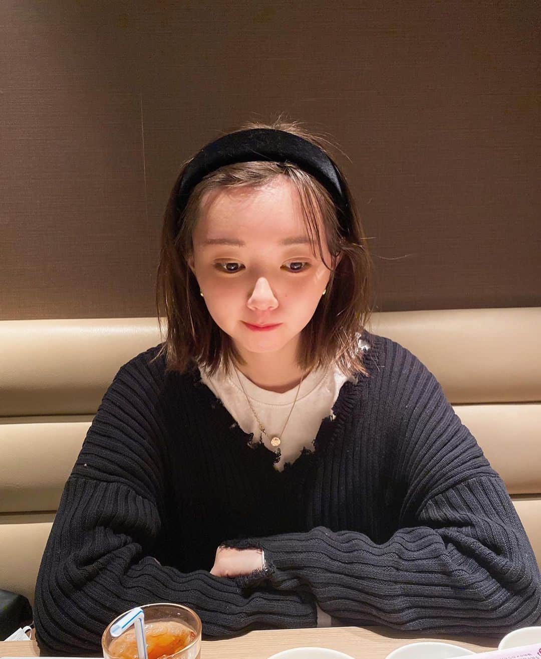 江野沢愛美さんのインスタグラム写真 - (江野沢愛美Instagram)「この間はうっすうすのアイシャドウをしてご飯を食べに行きました🥩 ヘアはめんどくさったのでカチューシャ。」1月19日 15時15分 - enosawa_manami
