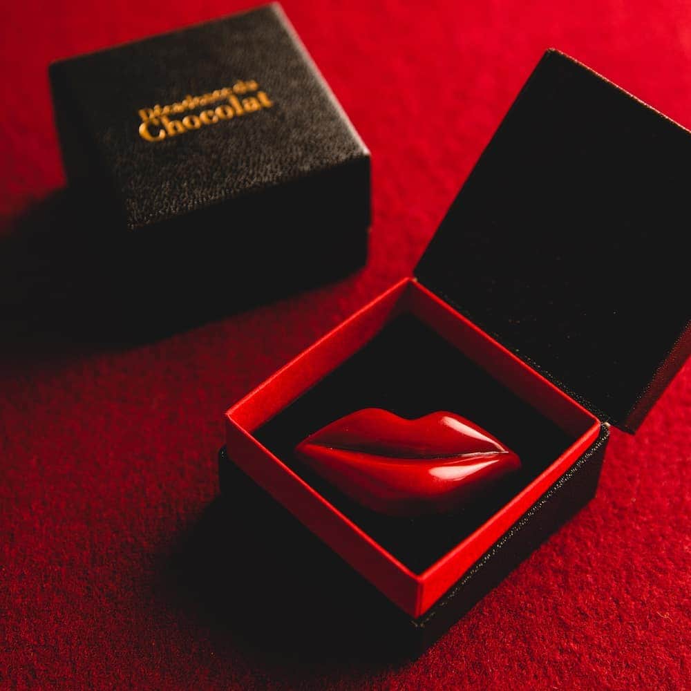 Decadence du Chocolatさんのインスタグラム写真 - (Decadence du ChocolatInstagram)「. #デカダンスドュショコラ  #バレンタイン #限定  #lovekiss  #ゆずフレーズ  バレンタイン商品は 全て数量限定！ 1月23日から販売します。 今年のテーマは 「 #和 」  #decadenceduchocolat  #decadence  #chocolate #tokyo  #Valentine #limited #japanesefood」1月19日 15時29分 - decadence_du_chocolat