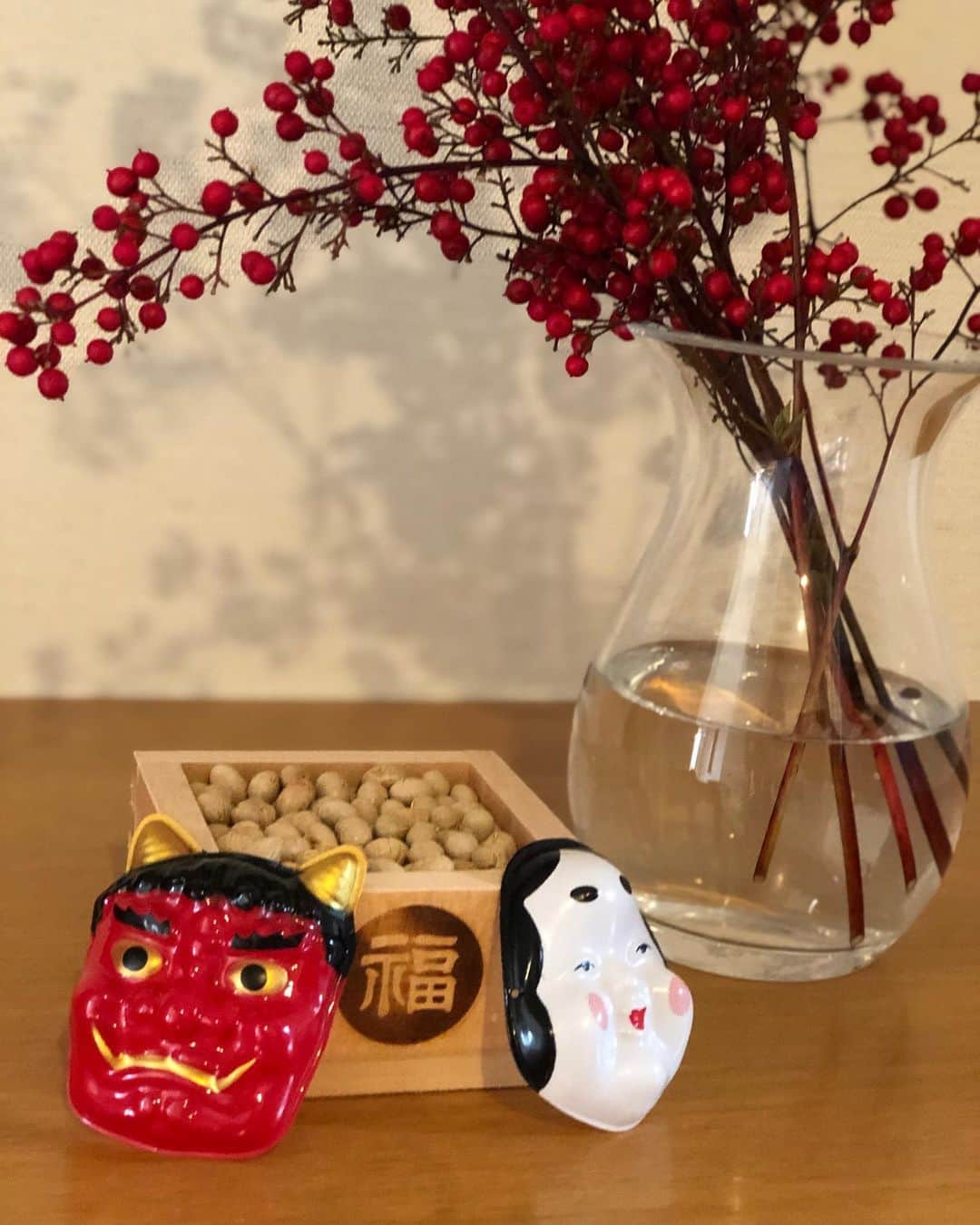 芝本裕子さんのインスタグラム写真 - (芝本裕子Instagram)「お正月終わって次は節分👹 日本は季節の行事が多くていいね！ 次の雛祭りは、我が家は女児がいないからなし😭でも、それも寂しいから何かそれっぽい飾り考えてみよーかなー  #節分 #interior #節分飾り #shiba_u」1月19日 16時13分 - yukoshibamoto
