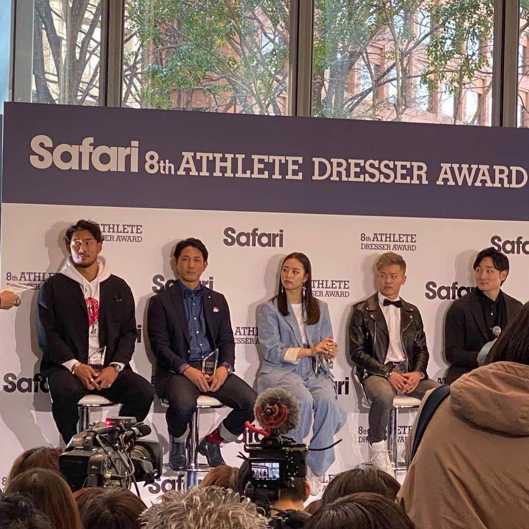 読売巨人軍さんのインスタグラム写真 - (読売巨人軍Instagram)「#小林誠司 選手が #Safari Presents ATHLETE DRESSER AWARDで表彰を受けました😆控え室で色々な競技のアスリートと交流🤝 #ファッション #キックボクシング #那須川天心 選手 #ラグビー #山中亮平 選手 #バスケットボール #田中大貴 選手 #ゴルフ #柏原明日架 プロ #サッシャ さん #スタッフの皆さん #ありがとうございました」1月19日 16時22分 - yomiuri.giants