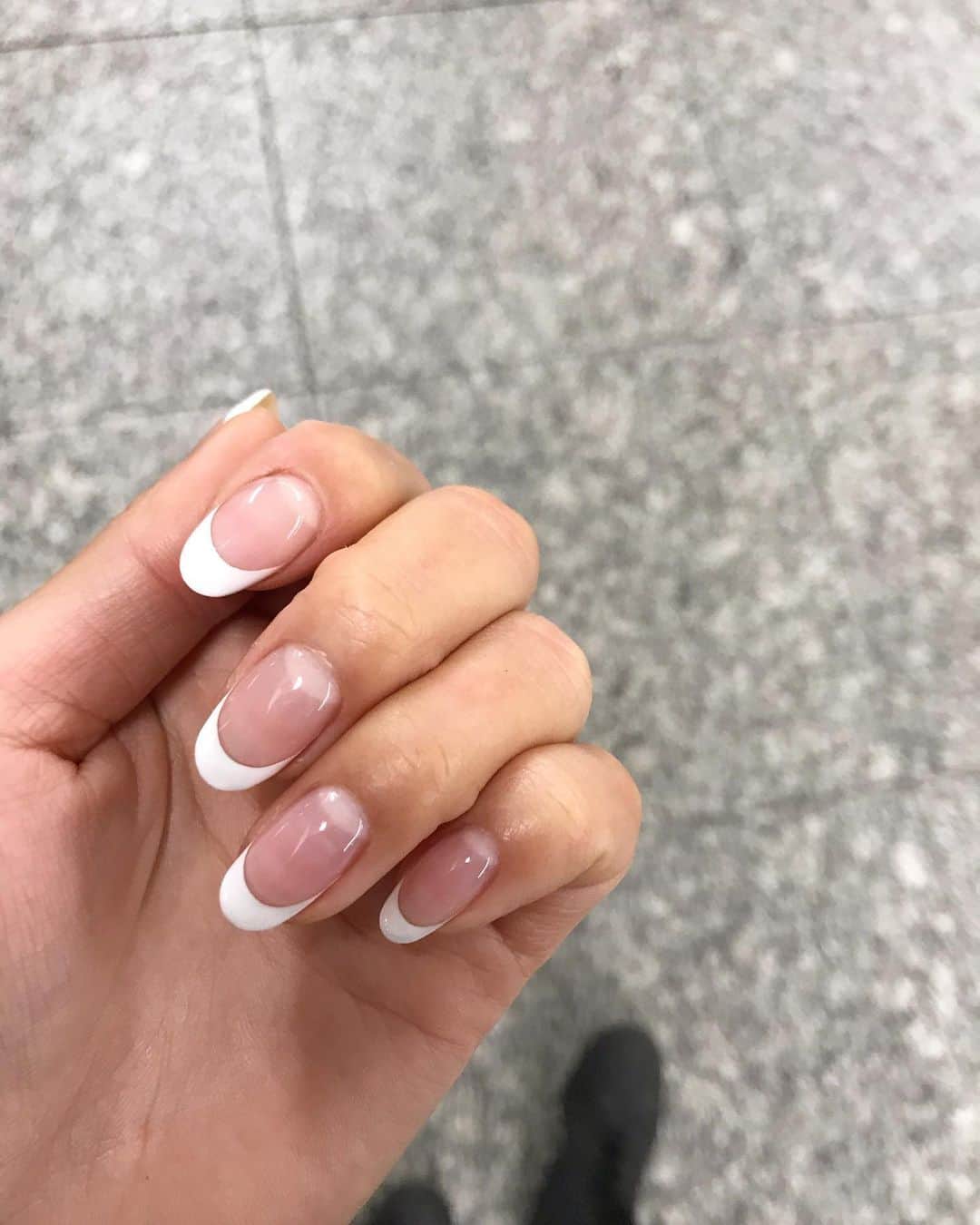 水野亜彩子のインスタグラム：「念願のフレンチ💅 王道だけどやっぱり可愛いーっ💕 写真以上に実物の方がちゅるんちゅるん💎✨ @curar_fujikawa  #nail #newnail」