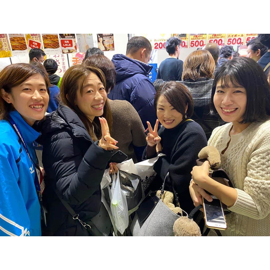 林唯衣さんのインスタグラム写真 - (林唯衣Instagram)「待ちに待った北海道でのBリーグオールスターゲーム！！！！楽しかったー、終わってしまってもうなんか寂しいー！いつもはなかなか見られない選手たちの楽しそうな笑顔やわちゃわちゃした姿、各チームのマスコットが勢揃いしたおかげで可愛いが大渋滞したり、普段とは違う各チームのSNSの更新だったり楽しいだらけであっという間すぎたーーーたくさんの再会もあって大充実、お祭りって良いね。来年は沖縄開催！大好きな安室ちゃんの故郷。泡盛がぶのみする準備を今日からはじめましょうかねっ。イヒヒ☺️🏀🌴　#Bリーグオールスター」1月19日 17時13分 - yui__hayashi