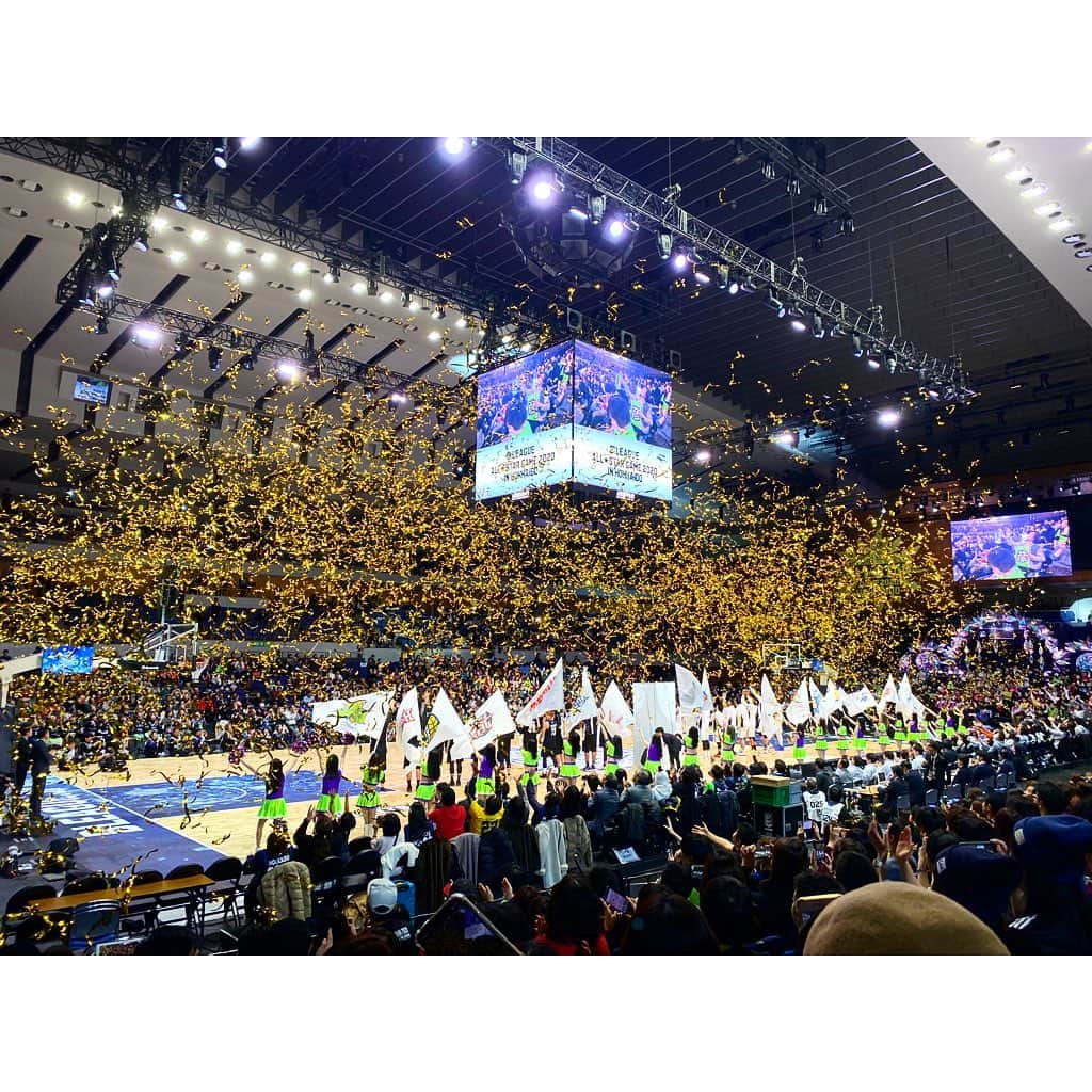 林唯衣さんのインスタグラム写真 - (林唯衣Instagram)「待ちに待った北海道でのBリーグオールスターゲーム！！！！楽しかったー、終わってしまってもうなんか寂しいー！いつもはなかなか見られない選手たちの楽しそうな笑顔やわちゃわちゃした姿、各チームのマスコットが勢揃いしたおかげで可愛いが大渋滞したり、普段とは違う各チームのSNSの更新だったり楽しいだらけであっという間すぎたーーーたくさんの再会もあって大充実、お祭りって良いね。来年は沖縄開催！大好きな安室ちゃんの故郷。泡盛がぶのみする準備を今日からはじめましょうかねっ。イヒヒ☺️🏀🌴　#Bリーグオールスター」1月19日 17時13分 - yui__hayashi