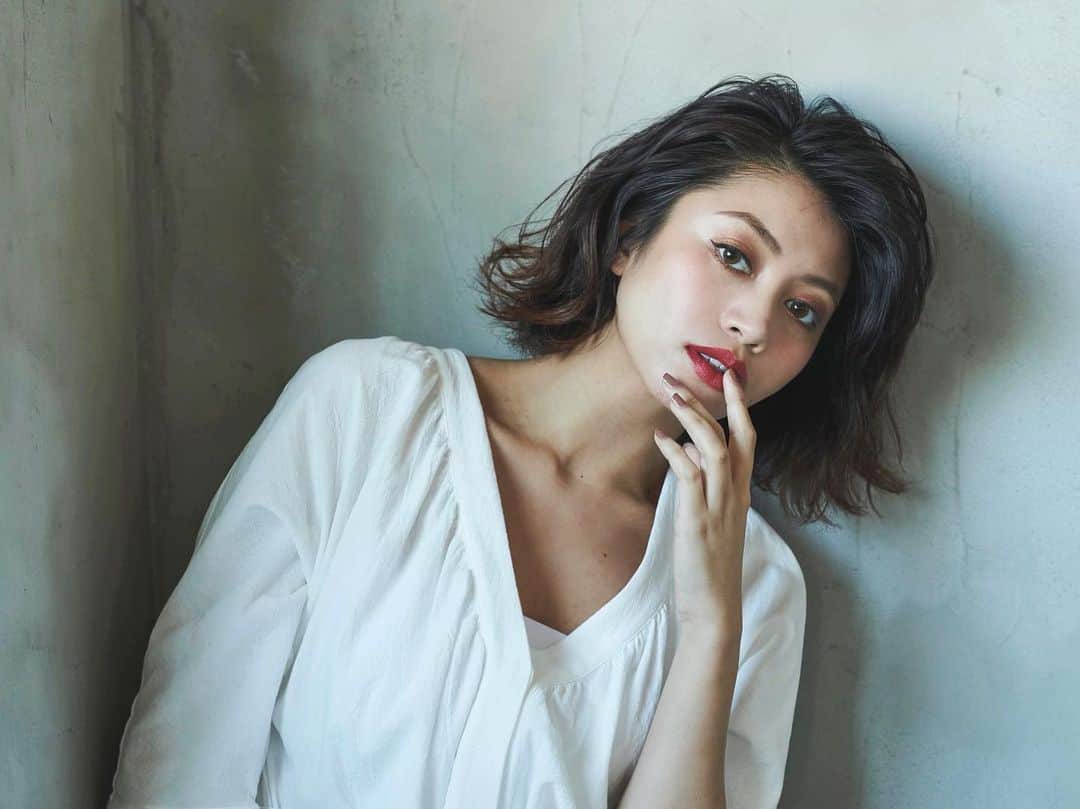 安部ニコルのインスタグラム：「髪伸びました！(皆からしたら多分めちゃどーでもいい笑) もー絶対伸ばすんだからぁあああ！！←切るフラグ自分で立てた😅でも本当に伸ばす！この長さから胸下までどんぐらないかかるかな？🤔💡💦」