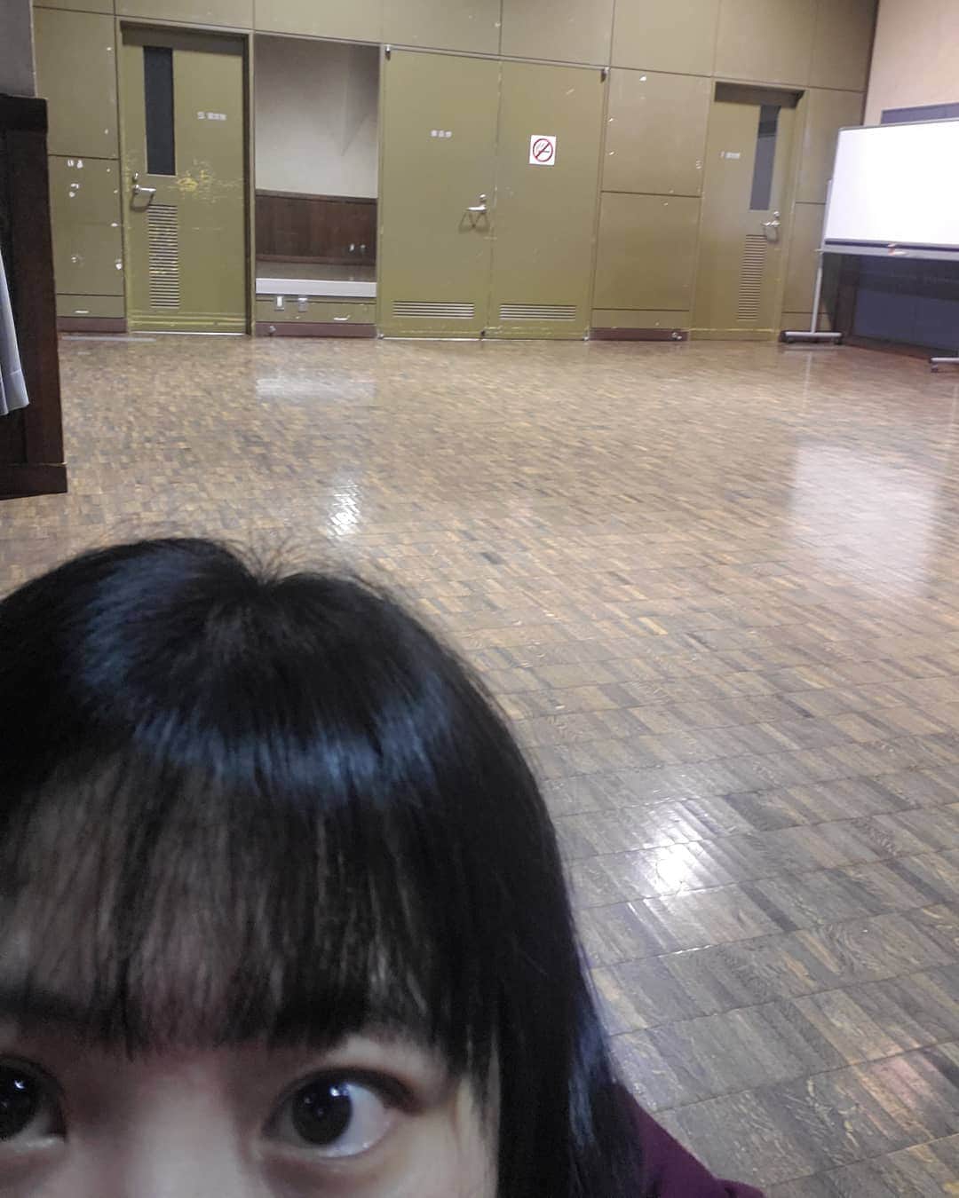 信江勇のインスタグラム：「稽古場あるある… 誰もいない… この感じめちゃめちゃ不安… 間違えてないことを祈る!  #ストスパ」