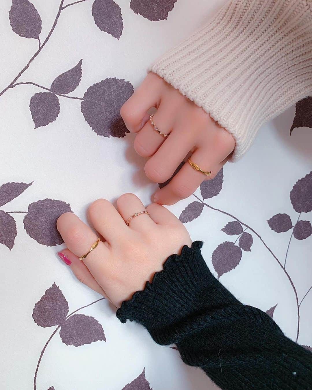 成瀬心美さんのインスタグラム写真 - (成瀬心美Instagram)「💍 . . おそろい☺️ . . 誕生石のジュエリーが ずっと欲しかったから 嬉しい✨ . . ペリドットの石言葉は 【2人の幸福、運命の絆】 . . なんだってさ！ 大切にしようっと。 . . お揃いのアクセサリー欲しいねぇ って出会った頃から言ってたから 素敵な物を見つけられて 大満足です✨ . . #jewelry #ring #stone」1月19日 17時24分 - coco3ndazo