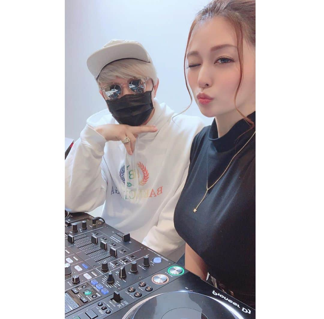 橘メアリーさんのインスタグラム写真 - (橘メアリーInstagram)「ラファたんに DJ家庭教師してきたよ🎧 ・ ・ #ラファエル  #時給日本一youtuber  #幸せです私  #djラファエル  #djmary  #橘メアリー #橘瑪麗」1月19日 17時24分 - tachibanamary