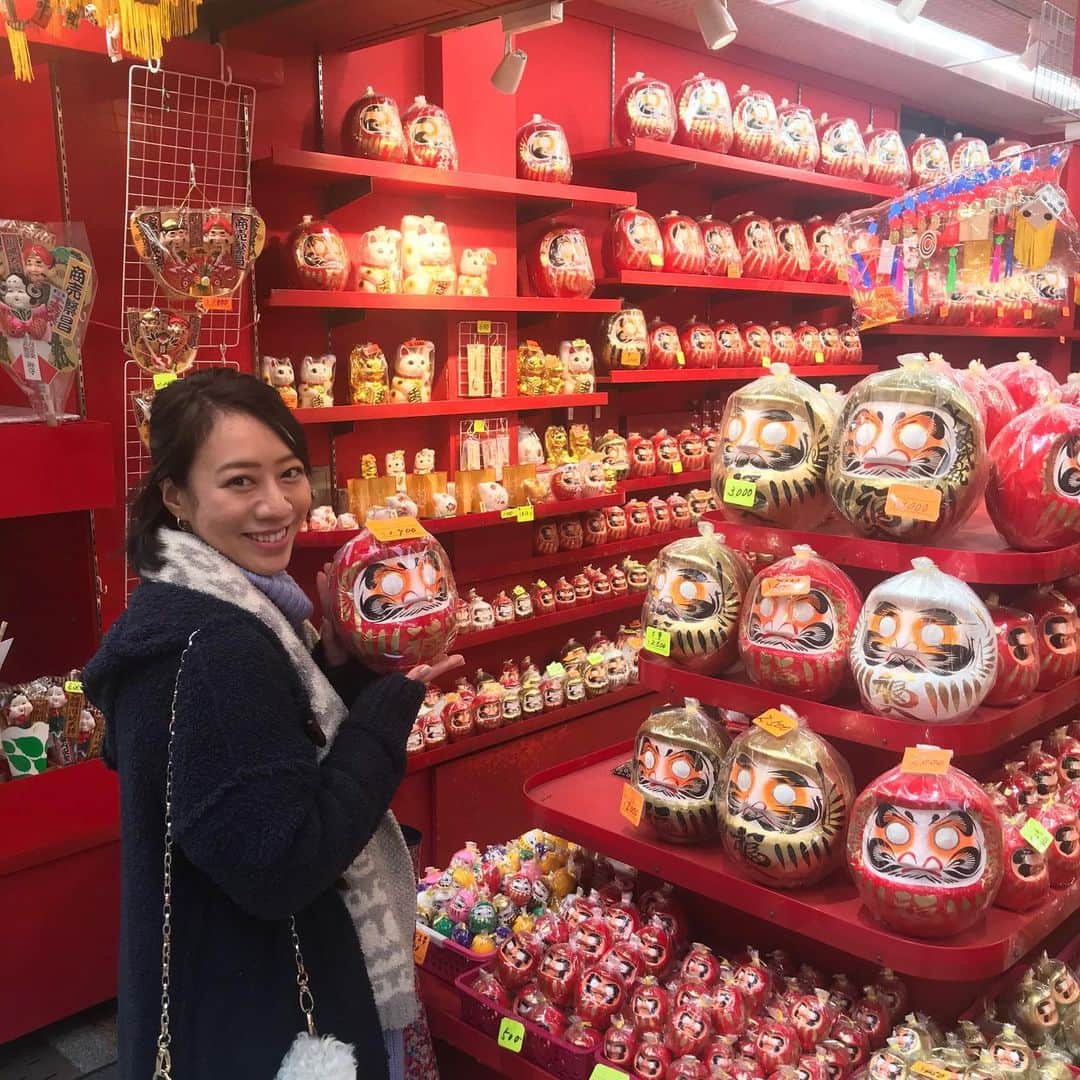 長澤彩子のインスタグラム：「卍卍卍  #黄昏時 #川崎大師 #かわさきだいし #三大厄除け大師  #美声になるかな」