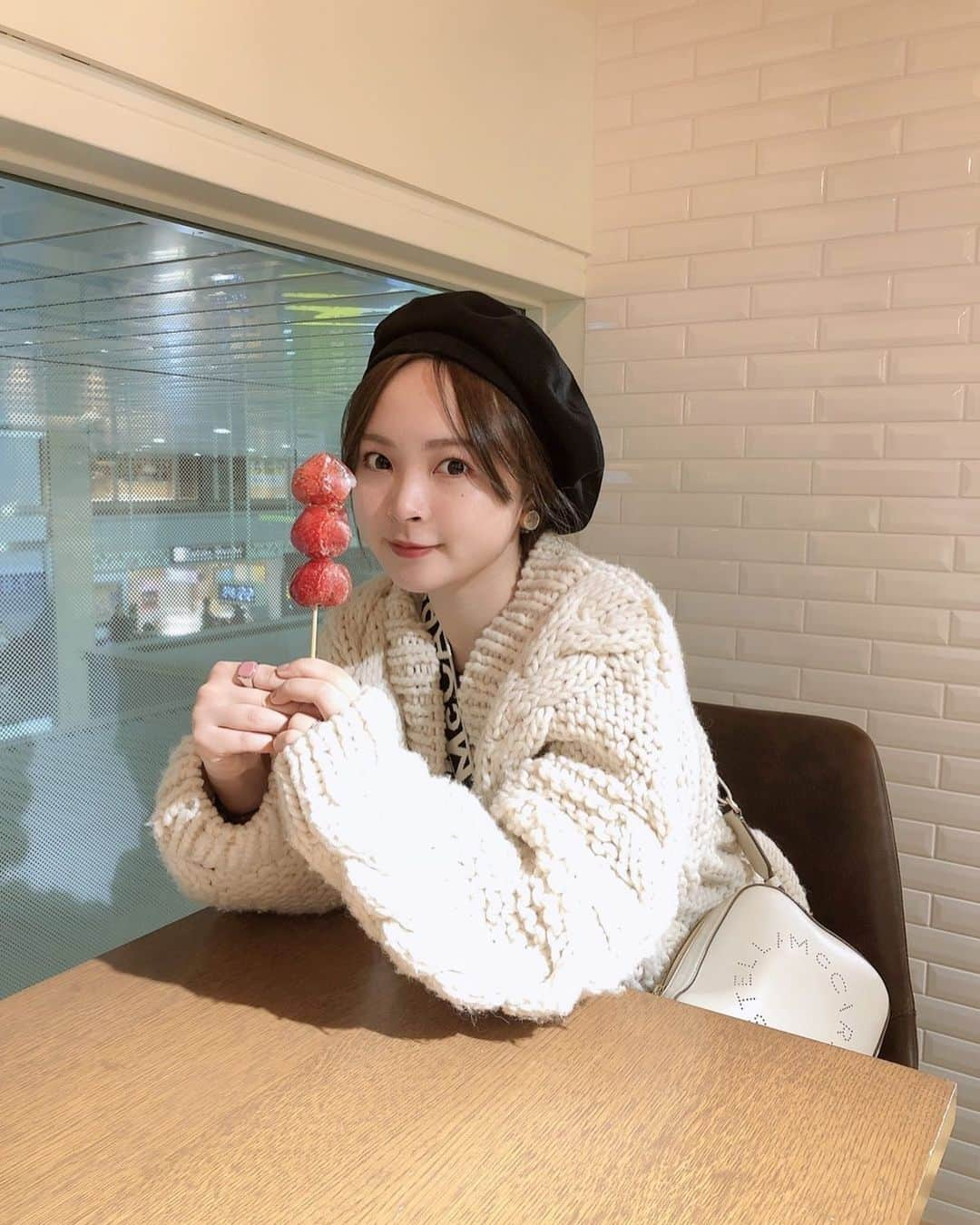 加藤るみさんのインスタグラム写真 - (加藤るみInstagram)「いちご飴🍓 たべたっ✌︎」1月19日 17時30分 - rumicinema