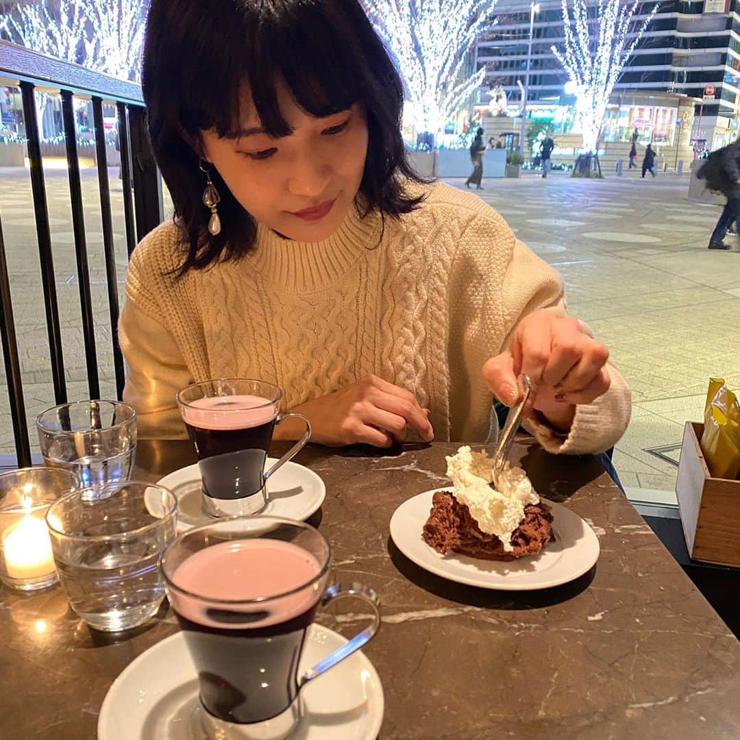 高橋愛さんのインスタグラム写真 - (高橋愛Instagram)「ㅤㅤㅤㅤㅤㅤㅤㅤㅤㅤㅤㅤㅤ ㅤㅤㅤㅤㅤㅤㅤㅤㅤㅤㅤㅤㅤ Recommended chocolate cake for my sister 🍫  ㅤㅤㅤㅤㅤㅤㅤㅤㅤㅤㅤㅤㅤ 妹とおすすめの デザートを 食べに来ました ㅤㅤㅤㅤㅤㅤㅤㅤㅤㅤㅤㅤㅤ ふたりで ぺろり。 ㅤㅤㅤㅤㅤㅤㅤㅤㅤㅤㅤㅤㅤ ㅤㅤㅤㅤㅤㅤㅤㅤㅤㅤㅤㅤㅤ #わたしのいもーと #buvettetokyo」1月19日 18時05分 - i_am_takahashi