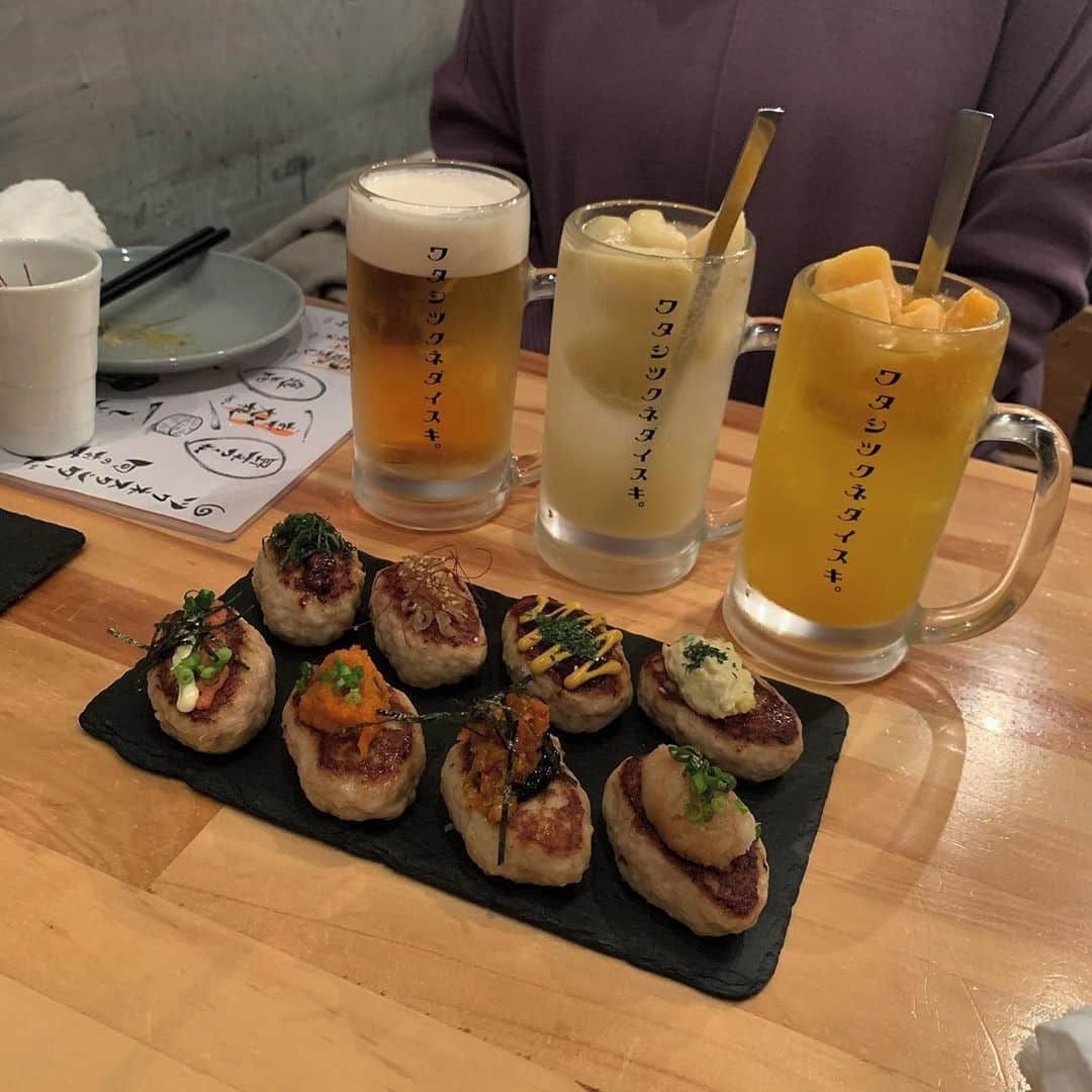 RiLiさんのインスタグラム写真 - (RiLiInstagram)「創作つくねが楽しめる😋福岡居酒屋【ツクネスタンダード】 ..... 【ツクネスタンダード】は福岡・大名にあるつくね専門の居酒屋💕絶品の「生つくね」が楽しめるお店だよ🐷 お皿に並べられたカラフルなつくねは、つい写真を撮りたくなっちゃうはず👌ドリンクを頼むと「ワタシツクネダイスキ。」の文字入りグラスに入れてくれるかも✨ 女子会にもぴったりのお店だよ💞福岡に来たときはおいしいつくねを食べに、お友達と足を運んでみては……💫？ ❣ ❣ ❣ ❣ ❣ サイトやSNSで掲載させていただくお写真募集中😘📸 かわいいコーデやアイテム、注目スポットなどが撮れたら、ハッシュタグ→#rili_tokyo  を付けて投稿❗ ． Special Thanks💋 Photo by @_y3.girl__ @_chihiro0205 @sacco__35k @_ryoke @egsrym @12lougal24 @akari___0123 @_renaoguri_ @kana3310 ． #冬 #冬コーデ #ツクネスタンダード #つくね #福岡居酒屋 #おしゃれ居酒屋 #福岡旅行 #女子会 #ブラウンコーデ #ベージュコーデ  #ワントーンコーデ #シンプルコーデ  #カジュアルコーデ #ガーリーコーデ #置き画 #置き画くら部 #今日のコーデ #コーデ #コーディネート #RiLi  #おしゃれさんと繋がりたい #お洒落さんと繋がりたい #ファッション #패션스타그램 #ootd #outfit」1月19日 18時02分 - rili.tokyo