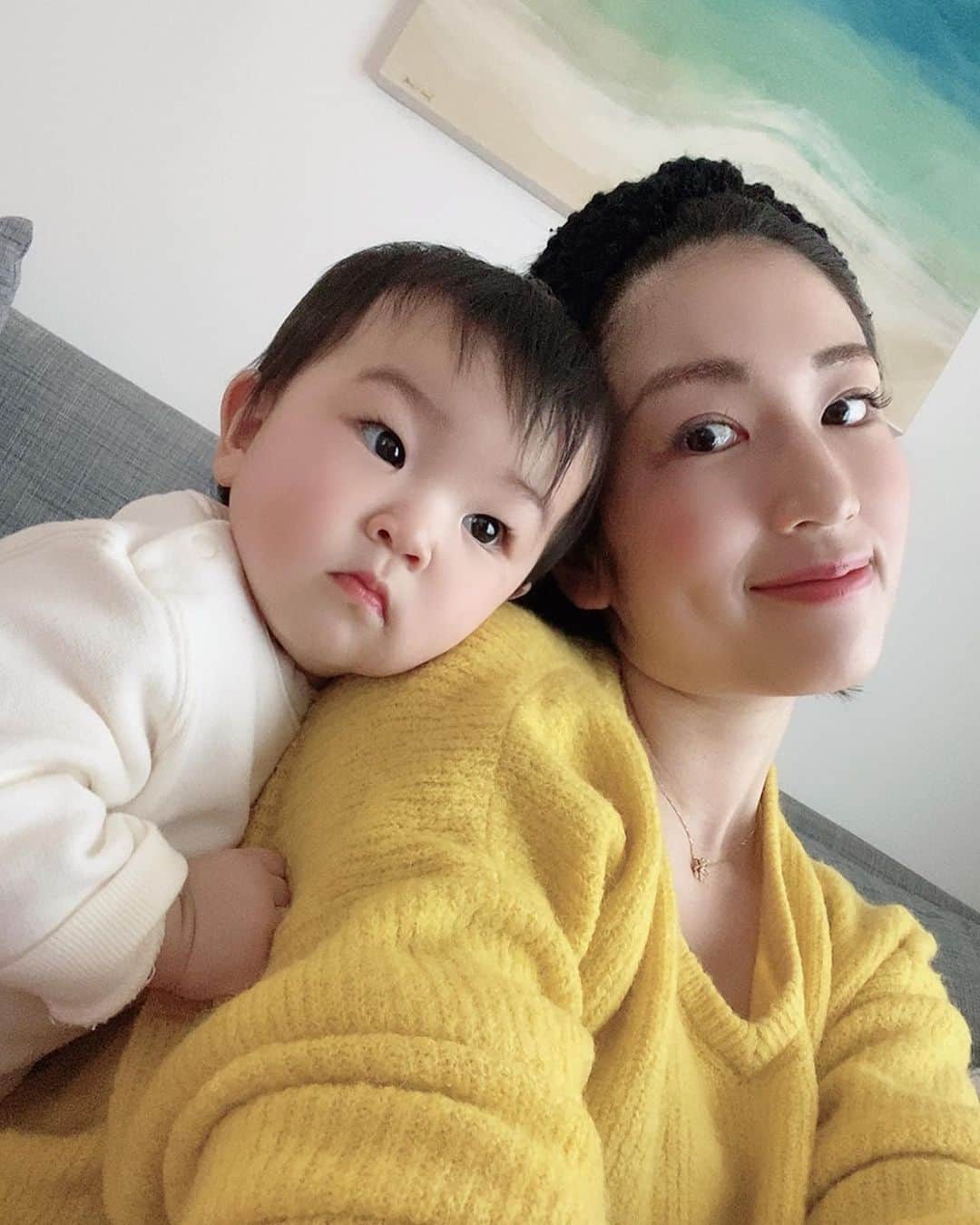 庄司ゆうこさんのインスタグラム写真 - (庄司ゆうこInstagram)「ももちゃんスタンプ完成しました✨ 普段私がよく使う言葉をたくさん入れてみました🥰 身内しか買わないと思うけど一応お知らせしておきます。笑 もう少し大きくなったら第二弾とかも作りたいなぁー😆 そして最近のももちゃんは呼ぶたびに手を挙げてくれます🤣 #ラインスタンプ#完成#生後9ヶ月#ももちゃんです🤗#親子ショット#赤ちゃんのいる生活#親バカ部#女の子ママ」1月19日 18時07分 - yuko.shoji