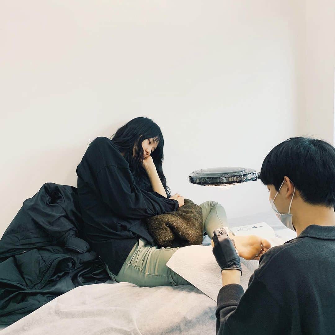 ヘジョンのインスタグラム：「lovely @surfboy_tattoo_」