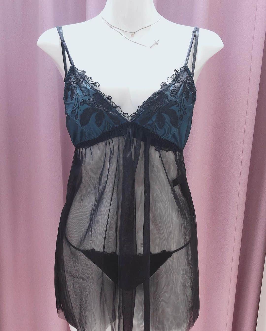 Ravijour札幌4丁目プラザ店のインスタグラム：「#ONSALE リリーワンピースのご紹介です💓 詳しくはブログ更新したのでTOPから飛んでご覧下さい✨  #ラヴィジュール #ravijourstaff  #ravijourofficial  #ravijoursapporo」