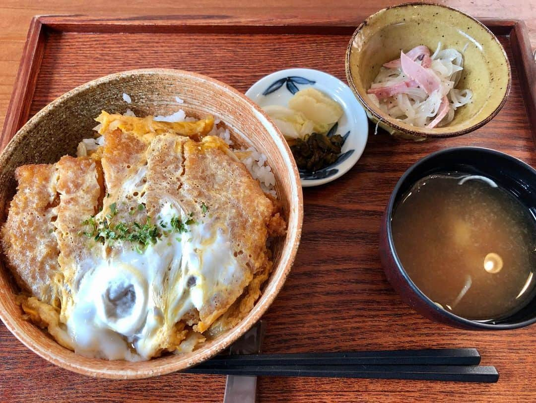 ホリエアツシさんのインスタグラム写真 - (ホリエアツシInstagram)「#かつ丼 というカルチャー🐽 #カツ丼」1月19日 18時33分 - a.horie