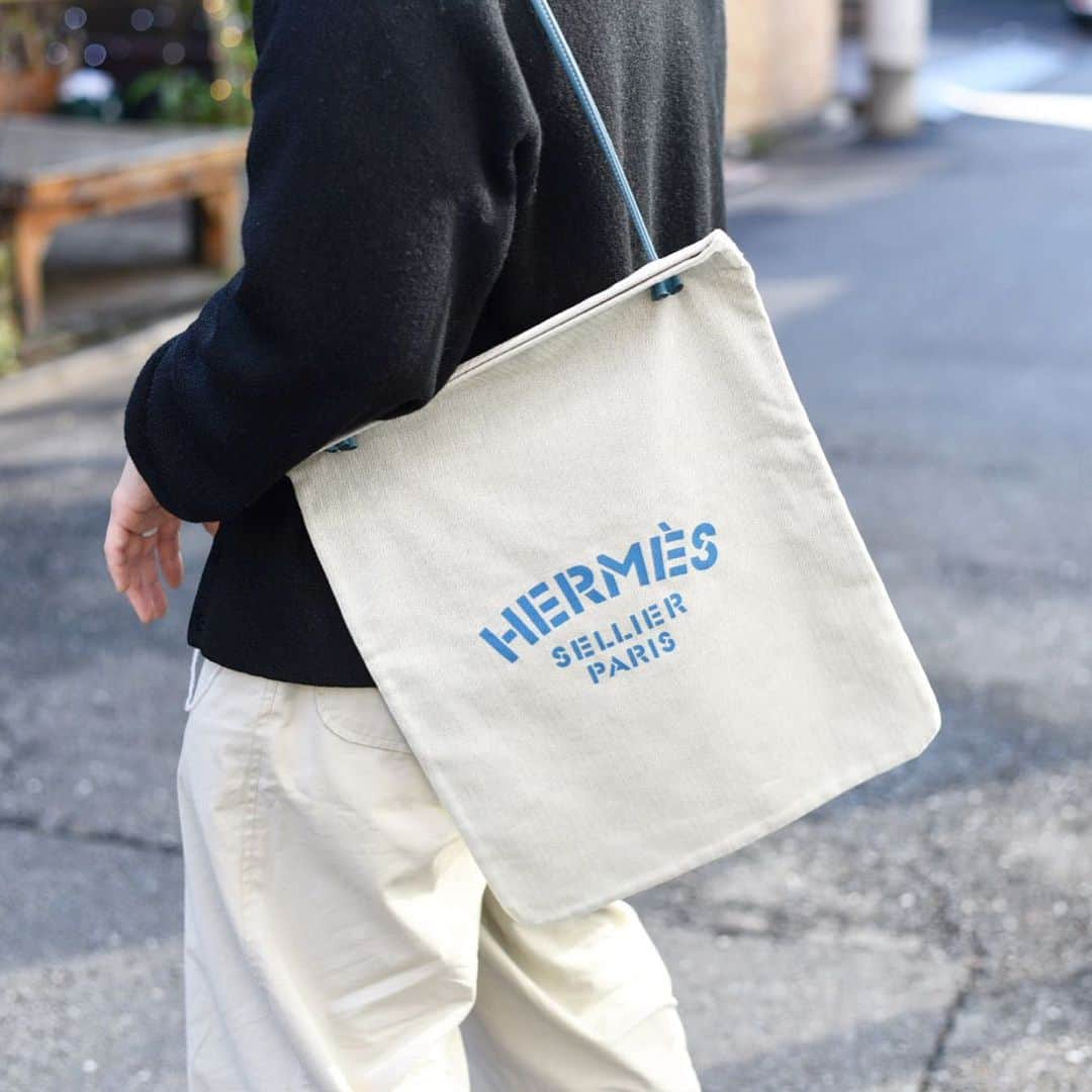 Vintage Brand Boutique AMOREさんのインスタグラム写真 - (Vintage Brand Boutique AMOREInstagram)「Hermes Aline GM.  Shipping Worldwide✈️ ≫≫≫ DM for more information 📩 info@amorevintagetokyo.com #AMOREvintage #AMORETOKYO #tokyo #Omotesando #Aoyama #harajuku #vintage #vintageshop #ヴィンテージ #ヴィンテージショップ #アモーレ #アモーレトーキョー #表参道 #青山 #原宿#東京 #Hermes #Hermesvintage #vintageHermes #ヴィンテージ #エルメス #ヴィンテージエルメス #amoregentleman #アモーレジェントルマン #アリーヌ　#aline」1月19日 18時34分 - amore_tokyo