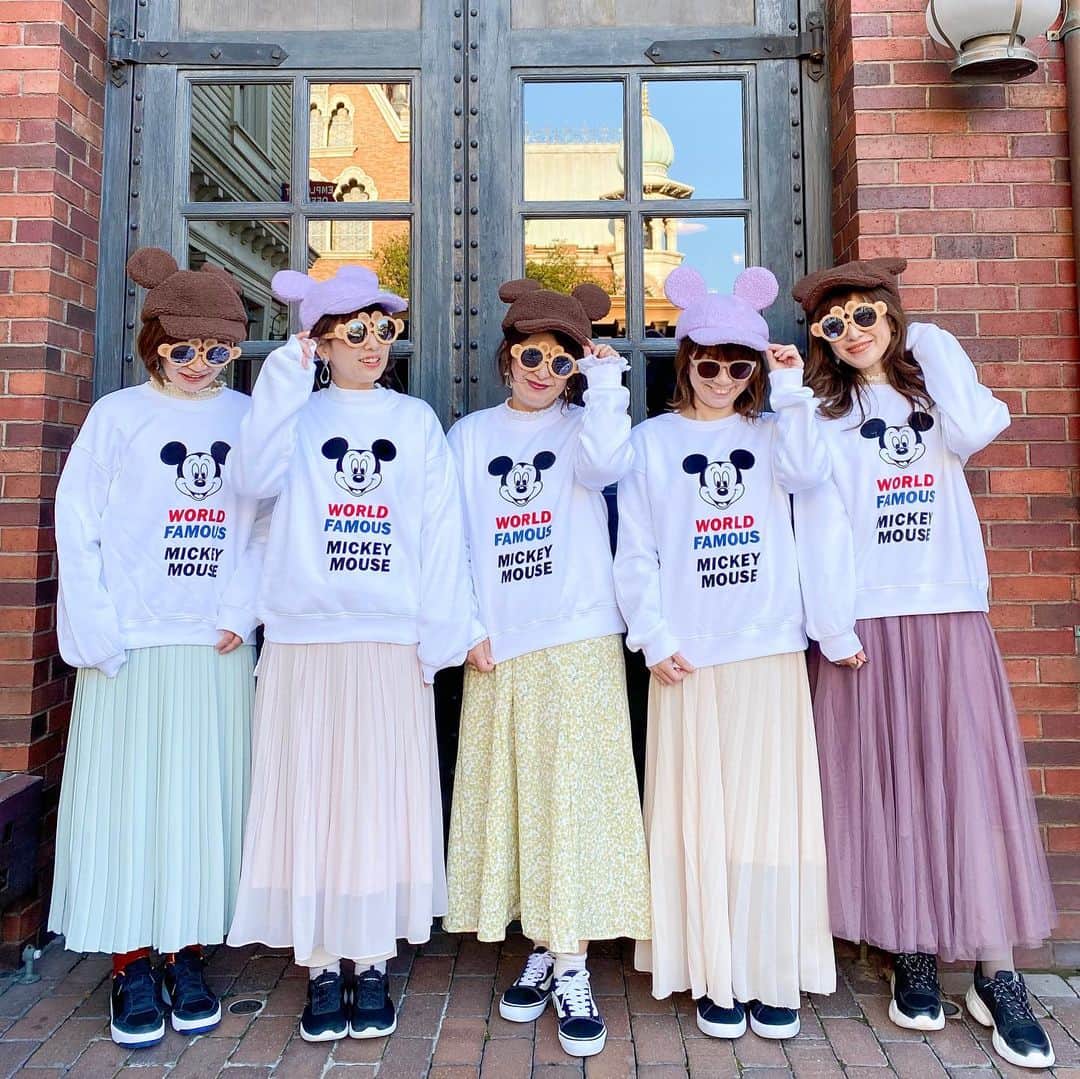 L Lily1013さんのインスタグラム写真 L Lily1013instagram ディズニー Gu Global のミッキー スウェット リンクコーデ ディズニーシーではダッフィーフレンズを開催していたので スカートは ジェラトーニ シェリーメイ ダッフィー クッキー