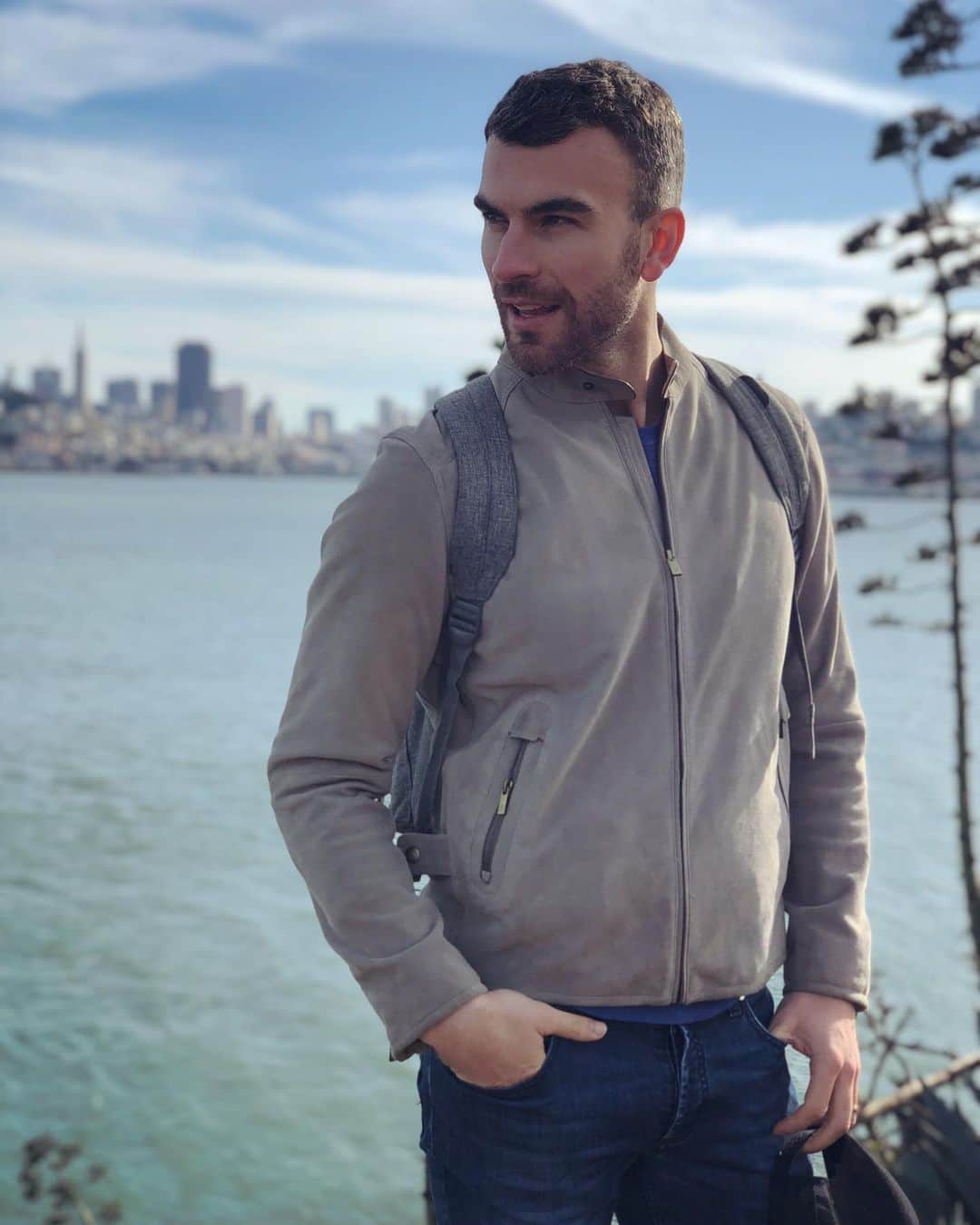 エリック・ラドフォードのインスタグラム：「Whatever you do...don’t call it San Fran while in SF. #learning #sf #menstyle #fittingin」