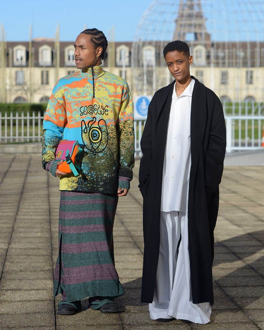 Loeweさんのインスタグラム写真 - (LoeweInstagram)「Guests arriving at the Maison de l'UNESCO in Paris to see the #LOEWEFW20 Menswear show.  #LOEWE #ParisFashionWeek #PFW #Menswear」1月20日 5時31分 - loewe