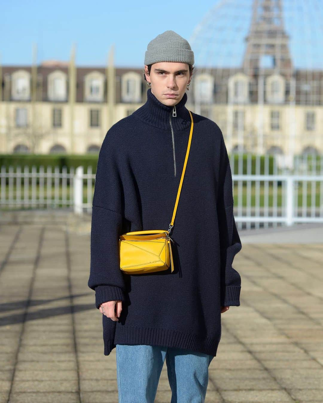 Loeweさんのインスタグラム写真 - (LoeweInstagram)「Guests arriving at the Maison de l'UNESCO in Paris to see the #LOEWEFW20 Menswear show.  #LOEWE #ParisFashionWeek #PFW #Menswear」1月20日 5時31分 - loewe