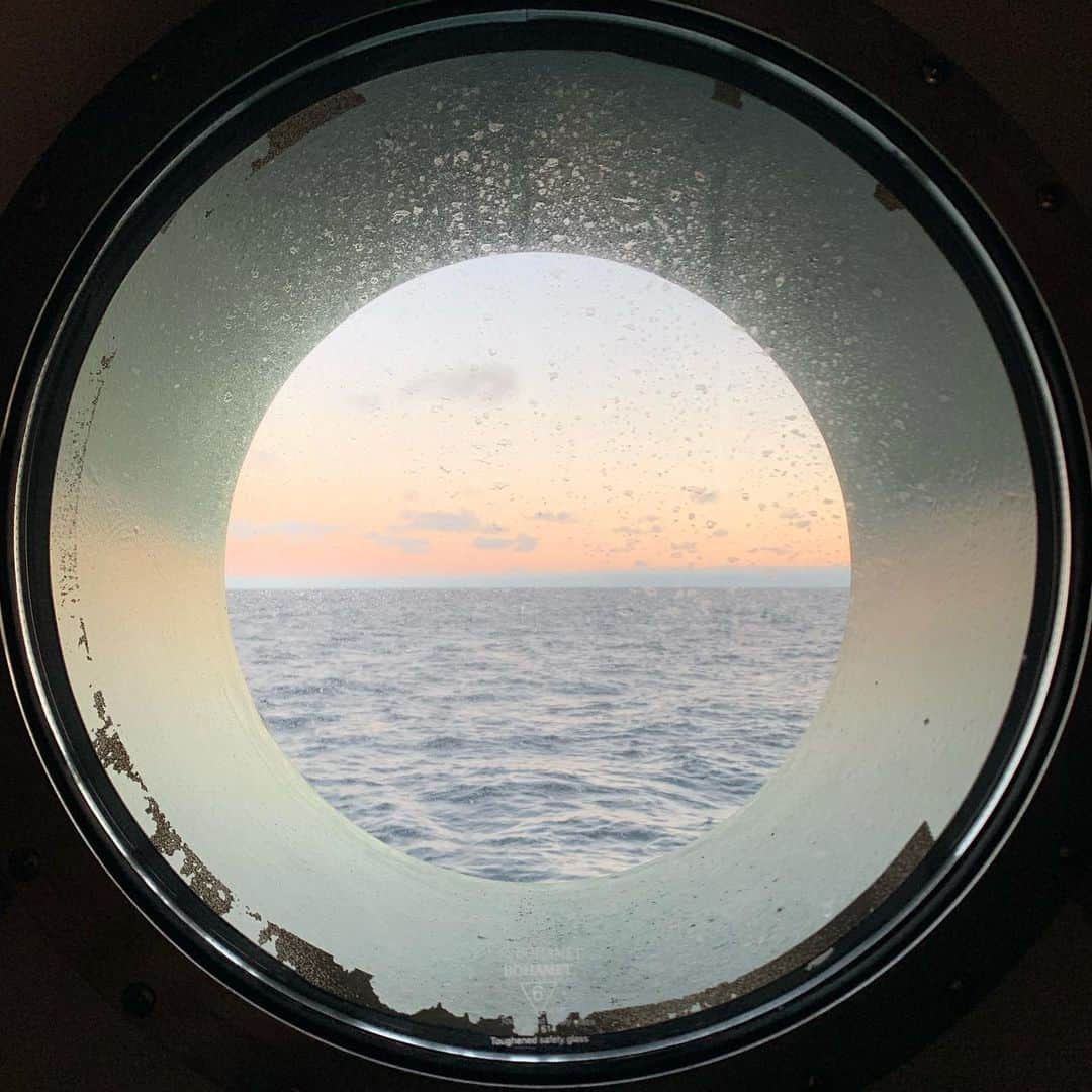 のインスタグラム：「Bout du monde  Very south 📸 @Marion Cotillard」