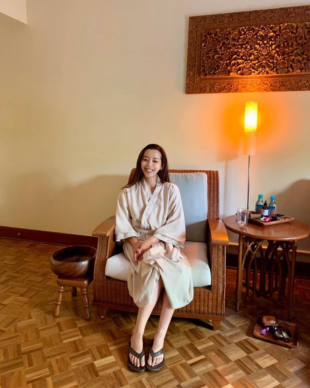 PINKYのインスタグラム：「🧖🏻‍♀️🌿🌈✨ . #Throwback Hawaii .  結婚式直前はカハラスパで全身ピカピカに磨き上げてもらいました💆🏻‍♀️💫 正に極上…✨✨ 何もない時でもまた是非行きたい🤤❤️✨ . そして、日本では式の1ヶ月前から @horie_christina で全身トリートメントをしてもらっていました💖 . ハイパーナイフって本当にすごい！😳❤️✨ . インスタアカウント @horie_christina では美容やダイエットの豆知識もpostされているので、とっても勉強になります🙏📖💕 ・・・ ・・・ #love #happy #family #mamalife #hawaiiwedding #kahalaspa #bridalethtetic #ブライダルエステ #クリスティーナ堀江店」