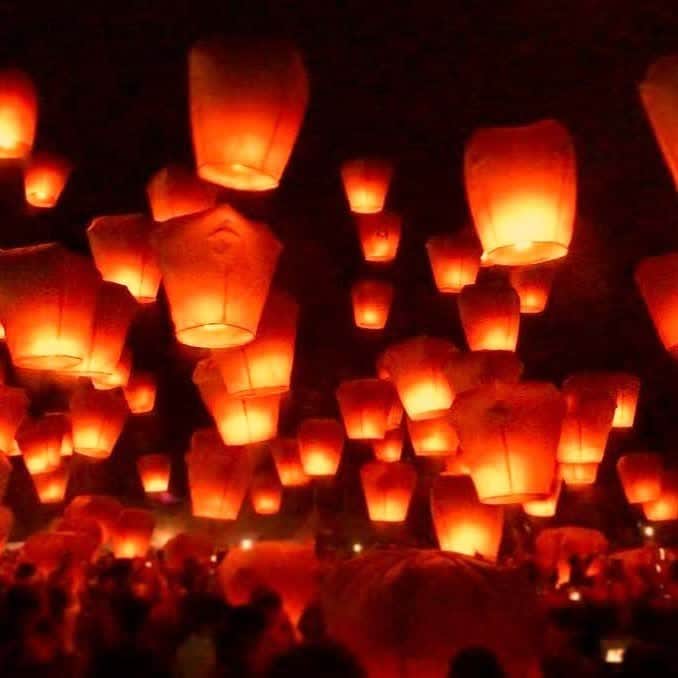 KKdayさんのインスタグラム写真 - (KKdayInstagram)「Today's PICK UP!🇹🇼⠀ ⠀📍平溪天燈節（Pingxi Sky Lantern Festival）⠀ ⠀ 2020年も開催される台湾ランタン飛ばしイベント🎉⠀ 毎年各国から多くの観光客がイベントへ⠀ 参加するために台湾を訪れます。⠀ 一生に一度は見てみたい幻想的な光景ですね♪⠀ ⠀ 📷credit: @yukachintaxi 〈Thank you!⠀ ーーーーーーーーーーーーーーーーーー⠀ イベント情報✍️⠀ 🕑日程:2/1(土) 、2/8(土)⠀ 🚌会場:2/1→新北市平溪国中 2/8→十分天燈広場⠀ 💰参加費: 無料⠀ ☝️ポイント:ランタン飛ばしをするには整理券が必要です！⠀ ーーーーーーーーーーーーーーーーーー⠀ ＼KKdayにて／⠀ ✈️ ランタンフェスティバル•ツアー予約受付中!⠀ 🗣詳しくはプロフィールから!⠀ ⠀ #旅好きな人と繋がりたい #写真好きな人と繋がりたい #絶景 #旅スタグラム #海外旅行 #旅好き #KKday #KKdayjapan #KKdayカメラ部 #KKday_cameraclab #taiwan  #台湾旅行 #台湾女子旅 #traveltheworld　#travelgram #trip #平溪天燈節 #十分 #ランタンフェスティバル ⠀ ⠀」1月19日 21時00分 - kkdayjp