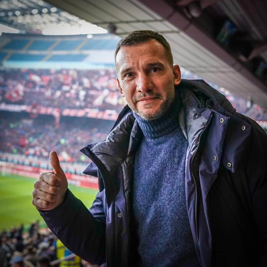 ACミランさんのインスタグラム写真 - (ACミランInstagram)「🔴⚫ Always great to have you here, @andriyshevchenko 👍🏻 #MilanUdinese #SempreMilan」1月19日 20時59分 - acmilan